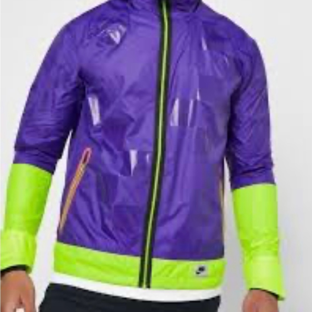 Nike Wild Run Shield Reflecting running jacket NWT in S